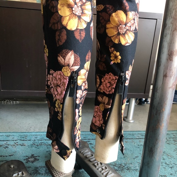 Elizabeth and James Floral Print Moto pants - Picture 3 of 7